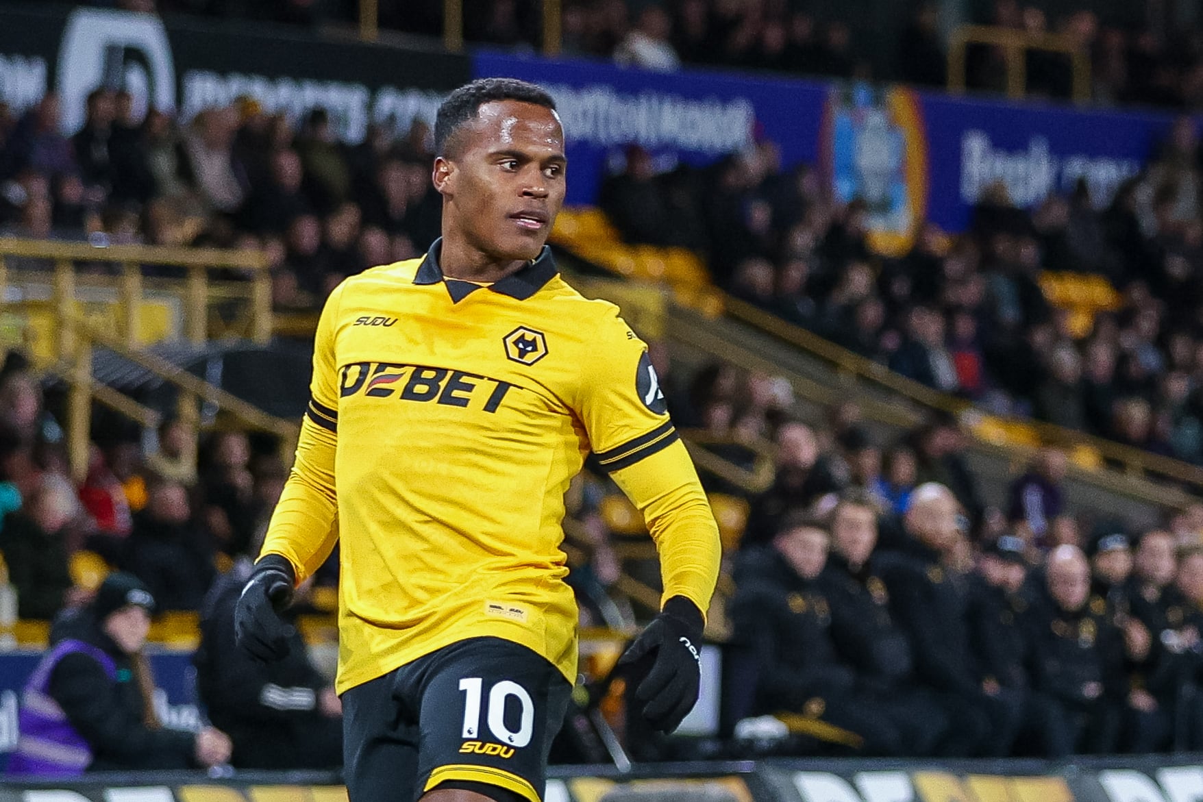 Jhon Arias, jugador de Wolverhampton en la Premier League 2025-26 en el partido ante Manchester United / Getty Images