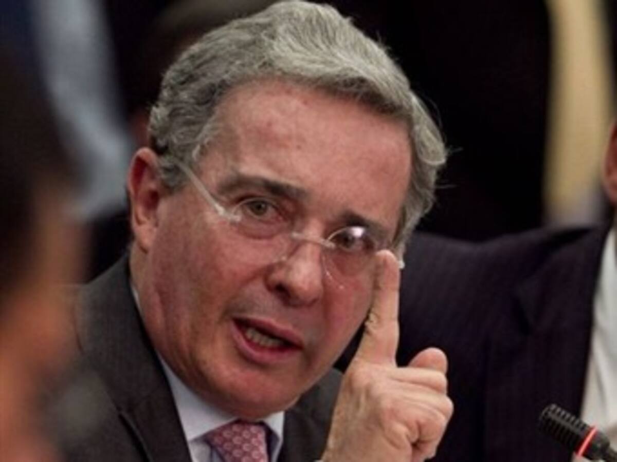 Fiscal citó a Uribe como testigo en proceso contra Bernardo Moreno