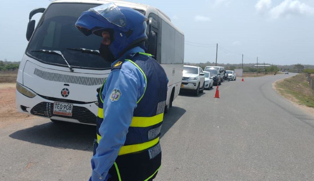 Las autoridades procedieron a cerrar el puente de Barú por 45 minutos y luego permitieron el paso por intervalos para controlar el tráfico