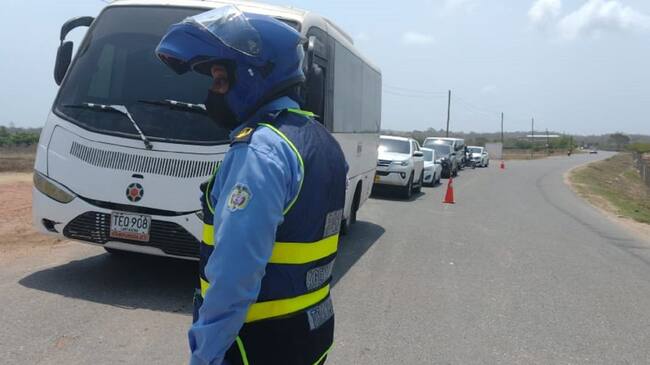 Las autoridades procedieron a cerrar el puente de Barú por 45 minutos y luego permitieron el paso por intervalos para controlar el tráfico