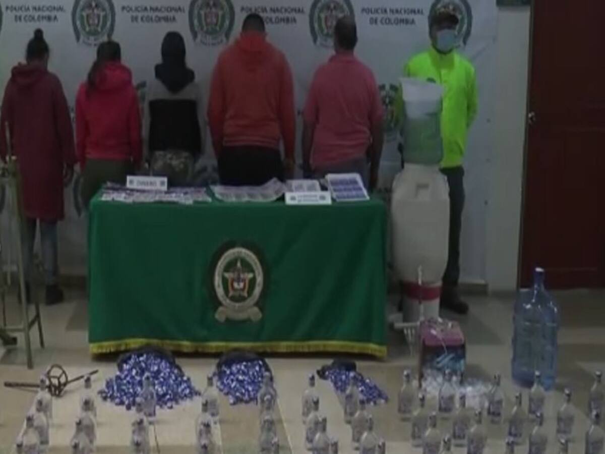 Incautan 3.201 botellas de licor de contrabando en Armenia