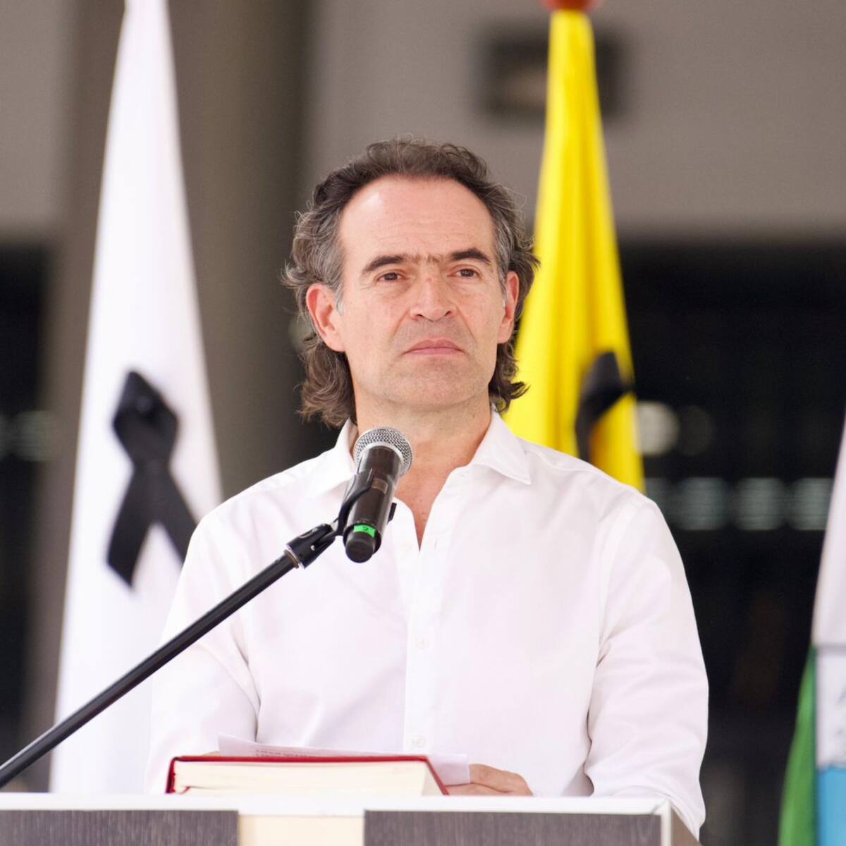 Alcalde de Medellín radicó propuesta de proyecto de ley para remplazar la de Paz Total
