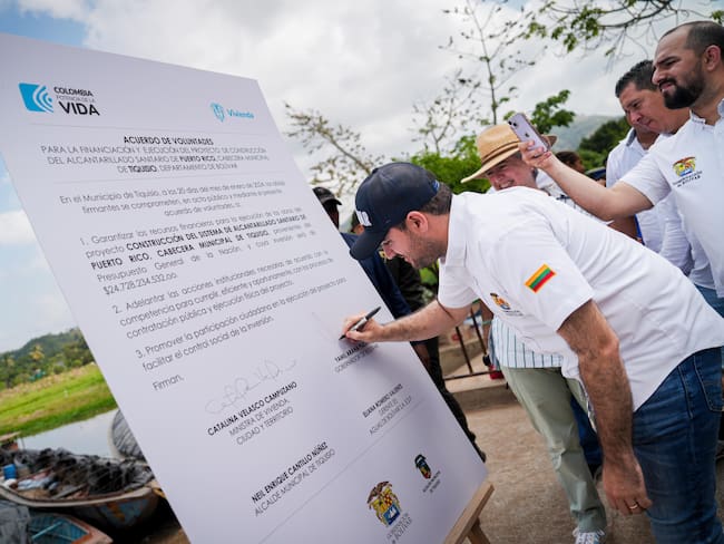 Gobernador anuncia $25.000 millones para construcción del alcantarillado en Tiquisio