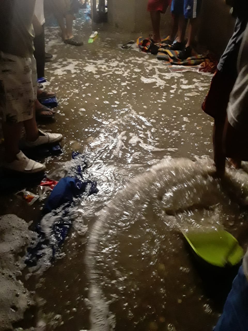 Calabozos estación Candelaria inundados