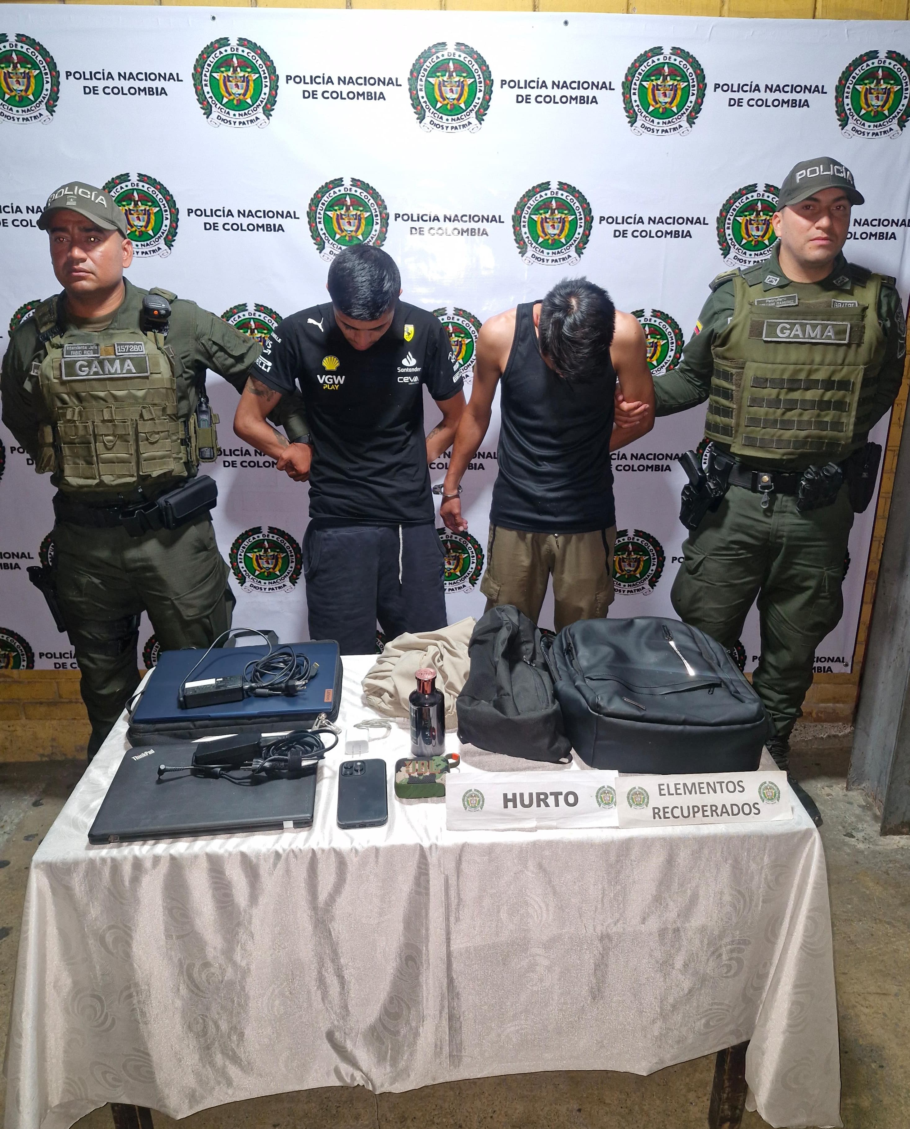 Néstor Javier Espinosa Moreno y Cristian Iván Méndez García enviados a la cárcel por el delito de hurto. Foto: Cortesía Policía