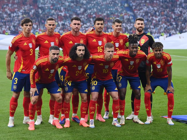 BERLIN, GERMANY - JULY 14: Players of Spain pose for a team photograph prior to the UEFA EURO 2024 final match between Spain and England at Olympiastadion on July 14, 2024 in Berlin, Germany. (Photo by Stu Forster/Getty Images)