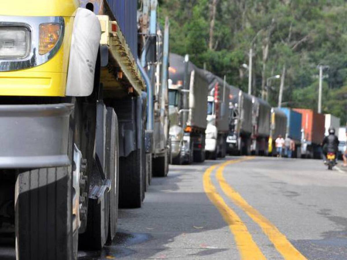 Camioneros de Risaralda denuncian ser víctimas de atraco por polizones y caminantes