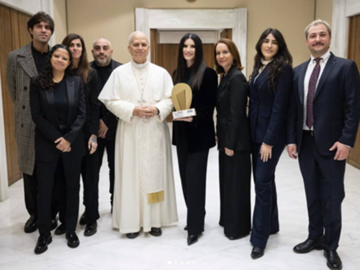 Laura Pausini se reúne con el Papa León XIV y le entrega un tema inédito en el Vaticano