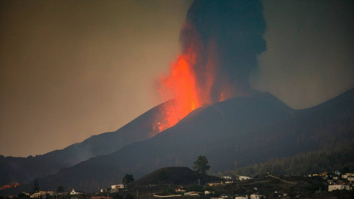 Nuevamente volcán en La Palma (España) entra en actividades
