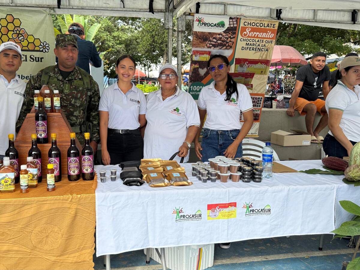 III Mercado Campesino en Santa Rosa del sur con apoyo del ejército y alcaldía municipal