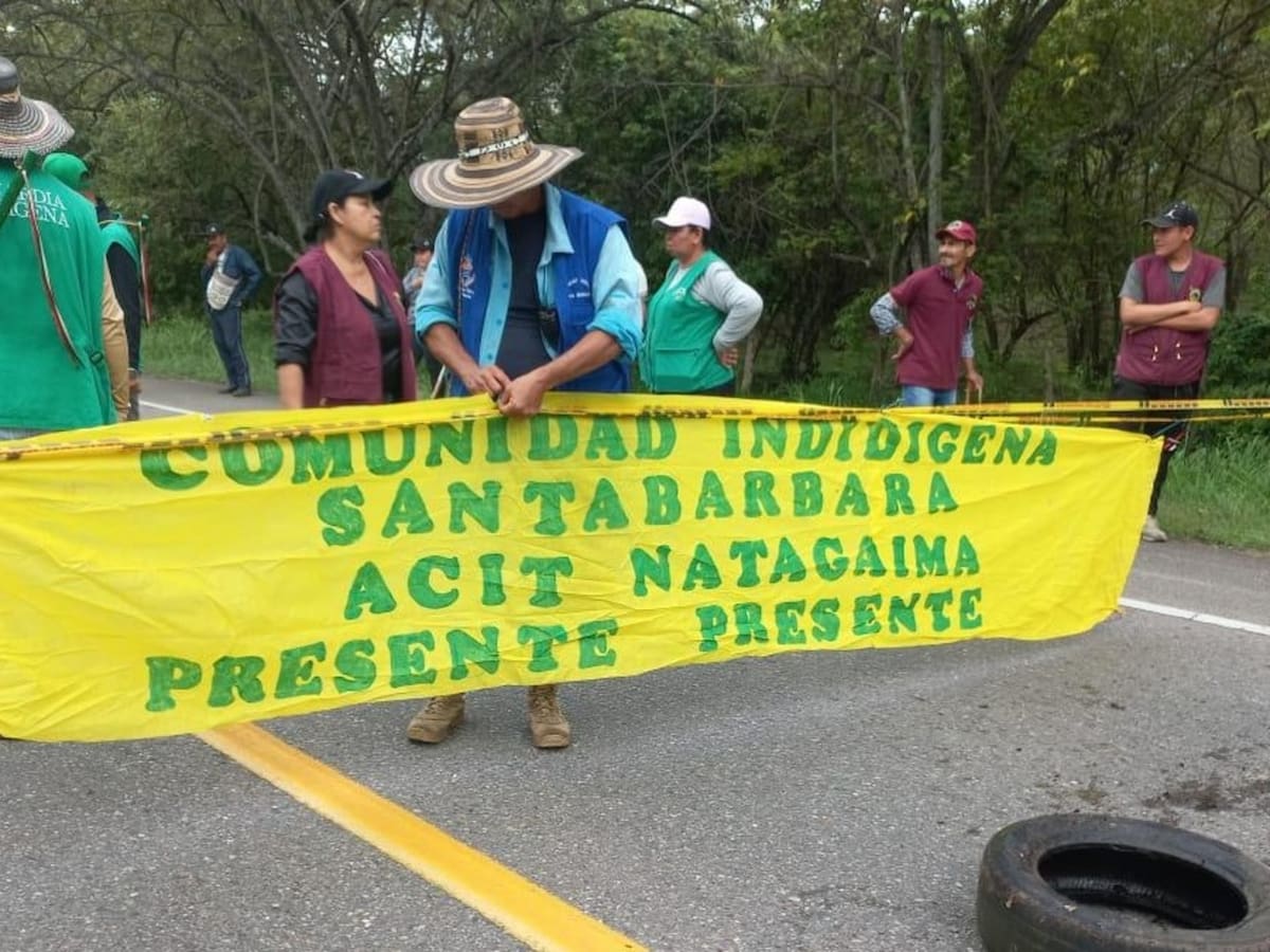 Comunidades indígenas cumplen dos días de bloqueos en la vía Tolima - Huila