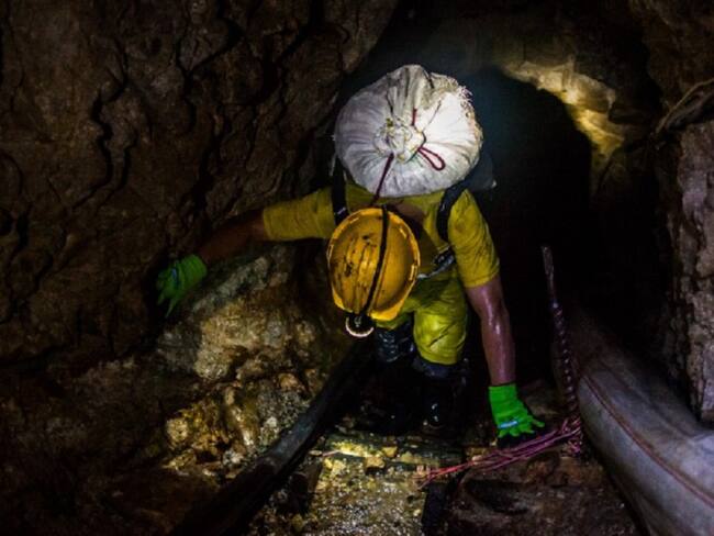 Un minero desaparecido, 13 rescatados