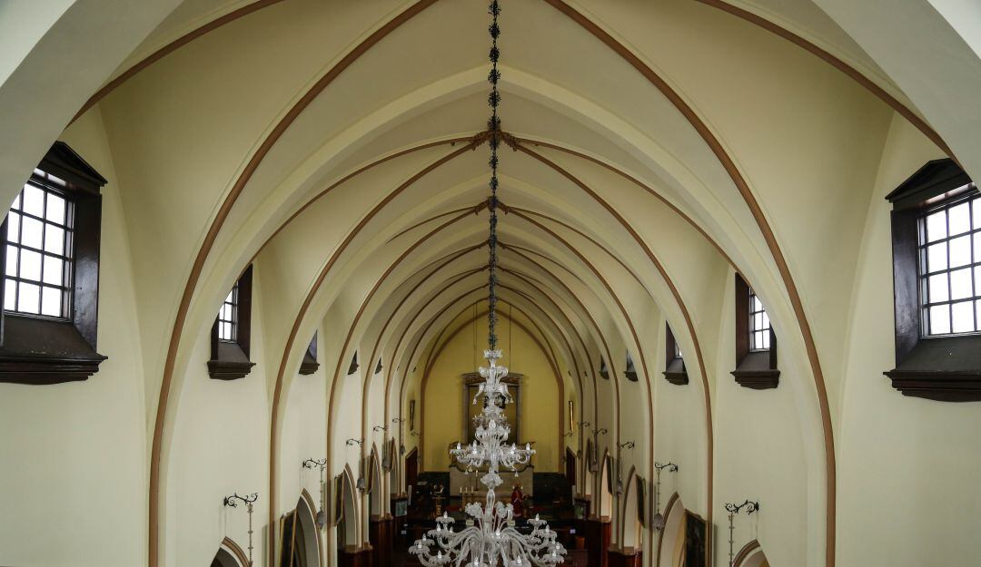 El senador Jorge Enrique Robledo considera que es un error que a los cultos se les cobre la electriciddad" como si no fueran sin ánimo de lucro"