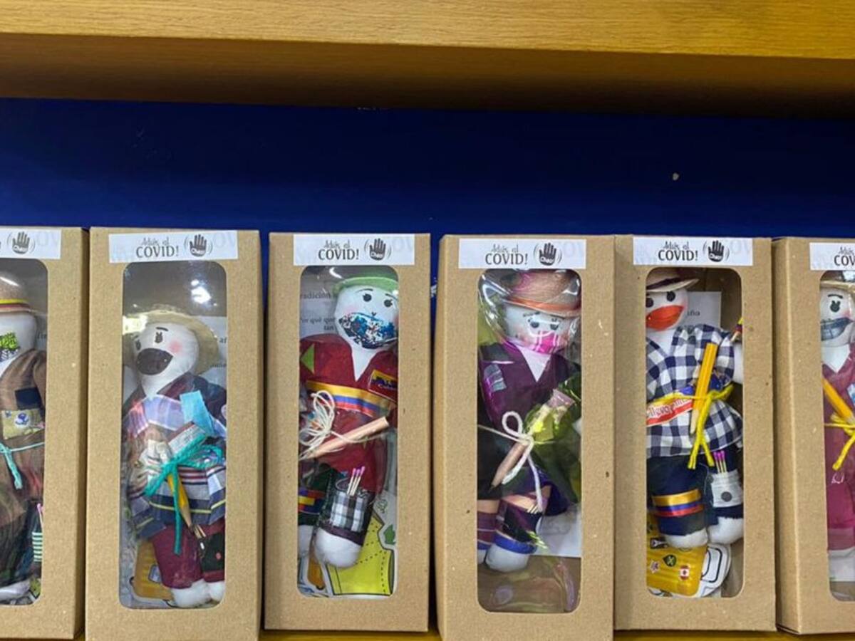 Flores, sahumerio y muñecos de año viejo, lo más comprado en Medellín el 31