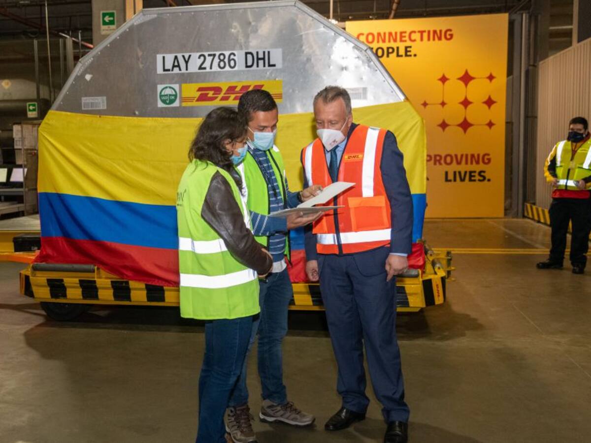 Nuevo lote de 100.000 vacunas de Pfizer llegó a Colombia