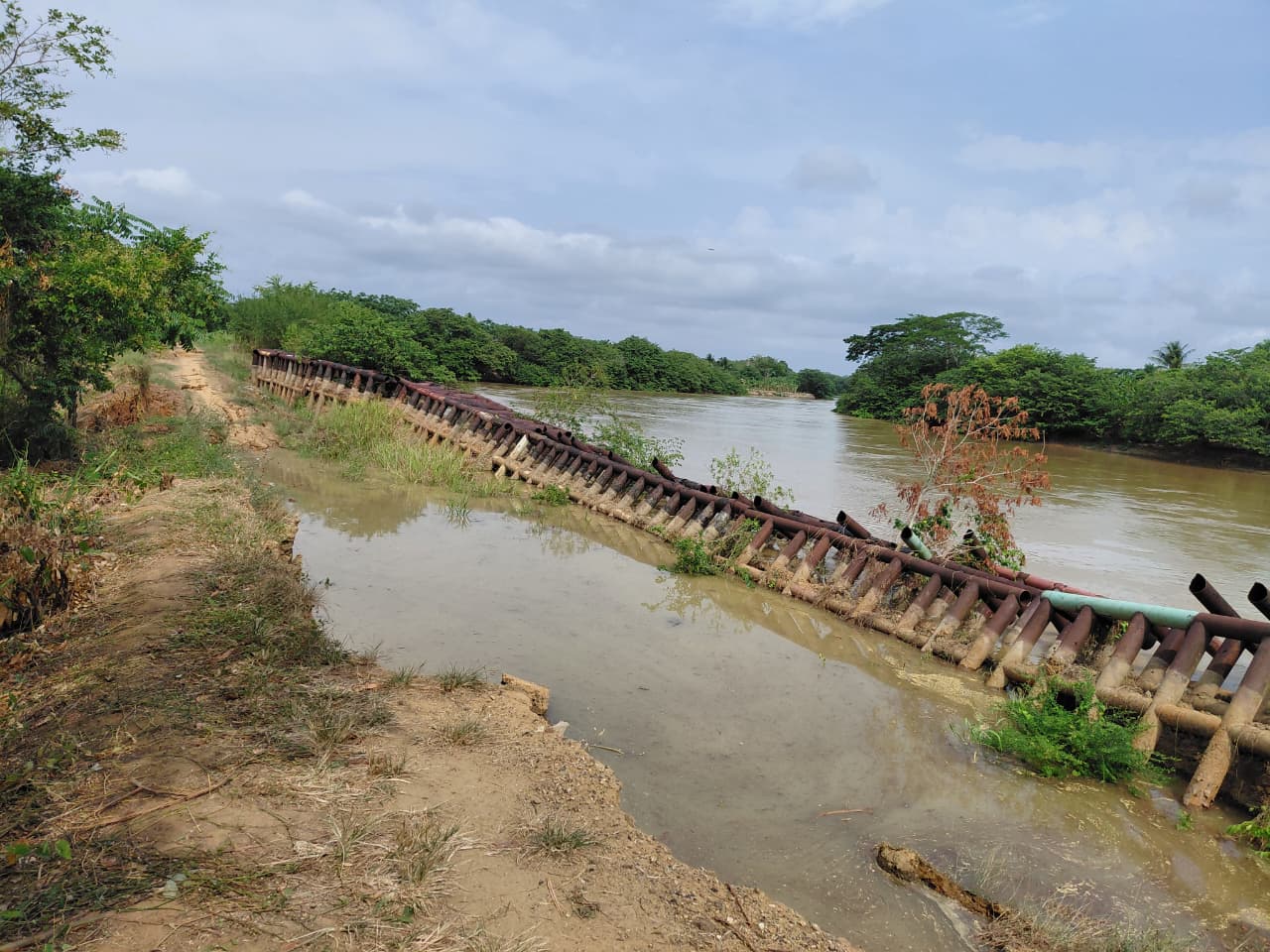Córdoba: autoridades mantienen la alerta en punto crítico de San Pelayo tras colapso de obra de mitigación. Foto: Caracol Radio/Claudia Hernández