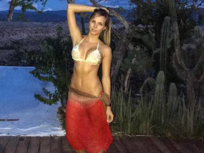 Elizabeth Loaiza aprovecha el Desierto de la Tatacoa para hacer un ‘topless’
