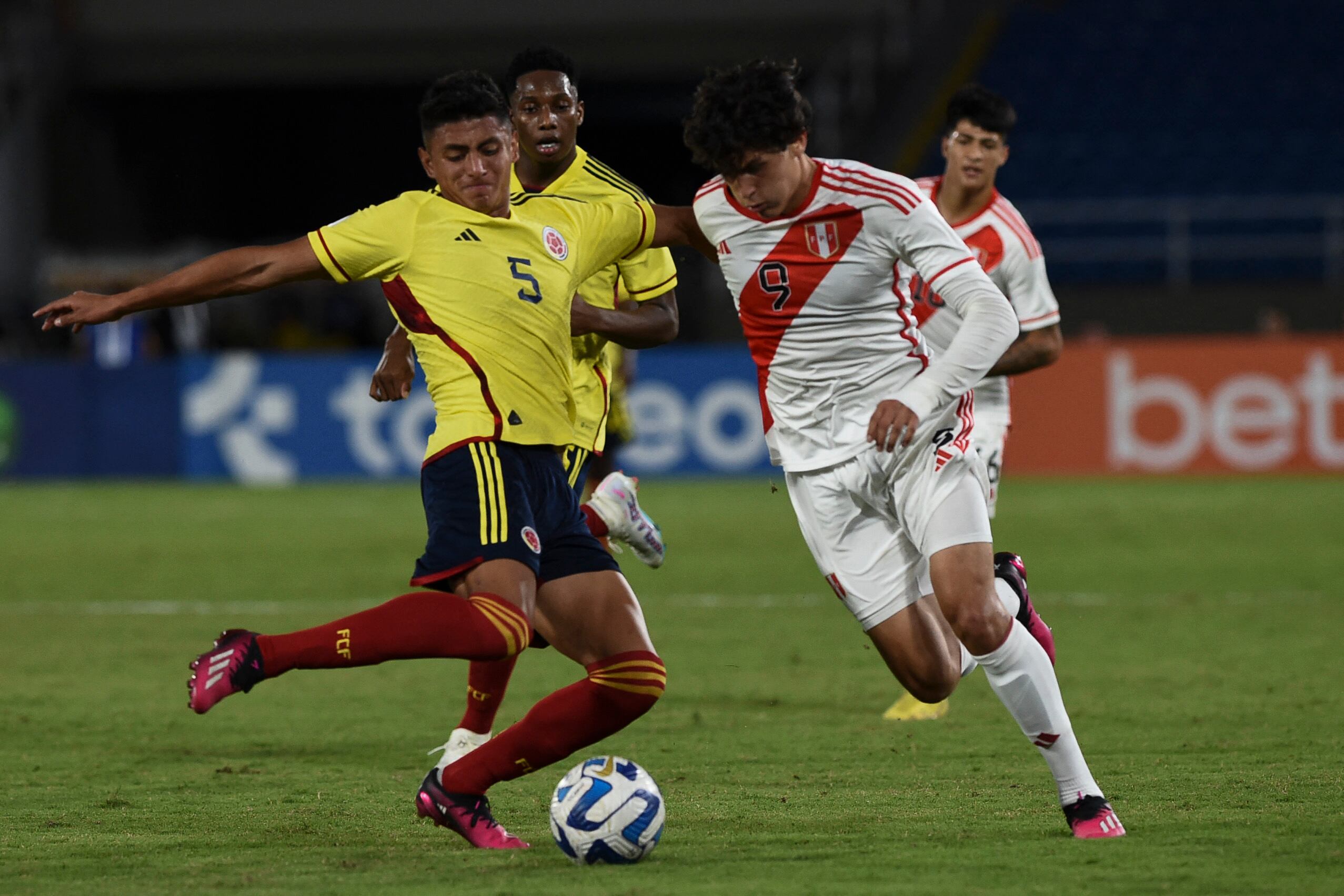Kevin Mantilla liderará la defensa de Colombia ante Brasil. (Photo by JOAQUIN SARMIENTO / AFP) (Photo by JOAQUIN SARMIENTO/AFP via Getty Images)