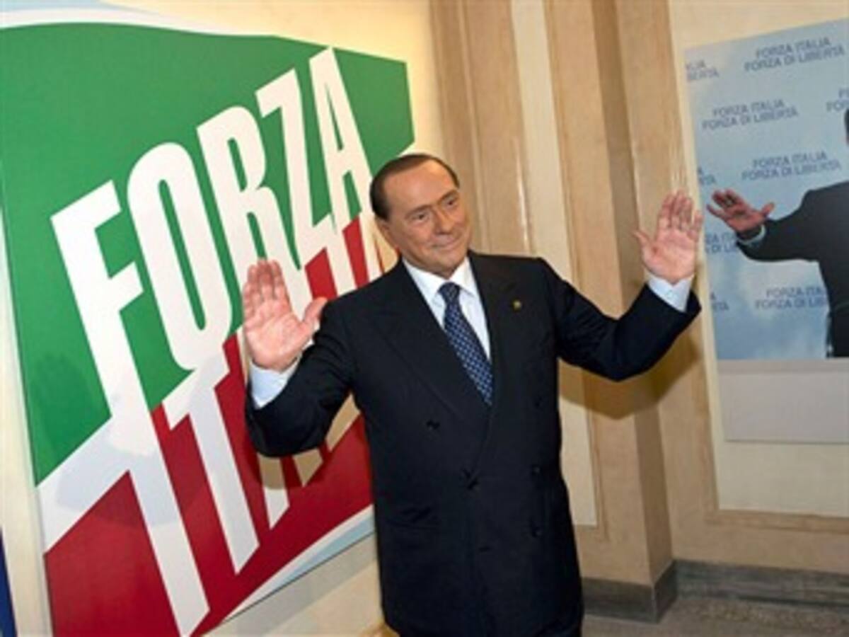 Ministros de Berlusconi formalizan su renuncia al Gobierno italiano