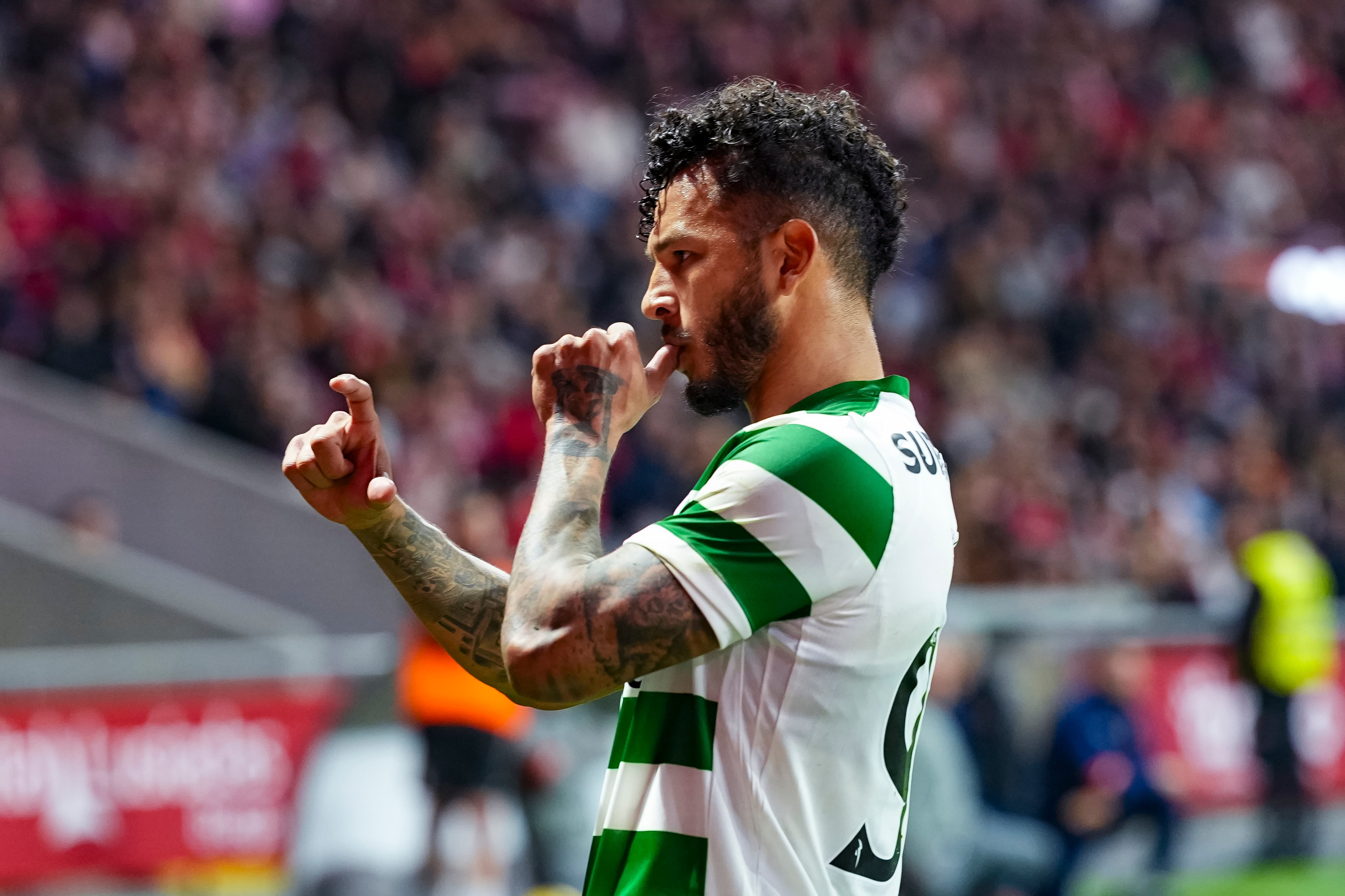 Luis Javier Suárez celebra uno de sus goles con el Sporting Lisboa. (Photo by Pedro Loureiro/Eurasia Sport Images/Getty Images)
