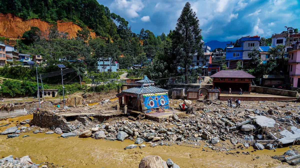 Inundaciones en Nepal y el Tíbet: movilizan equipos de rescate para buscar desaparecidos