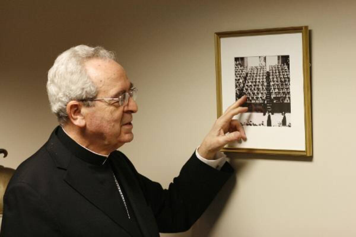 Justin Francis Rigali, tiene 77 años, actualmente desde el año 2003 ocupa la diaconía de Santa Priscila.