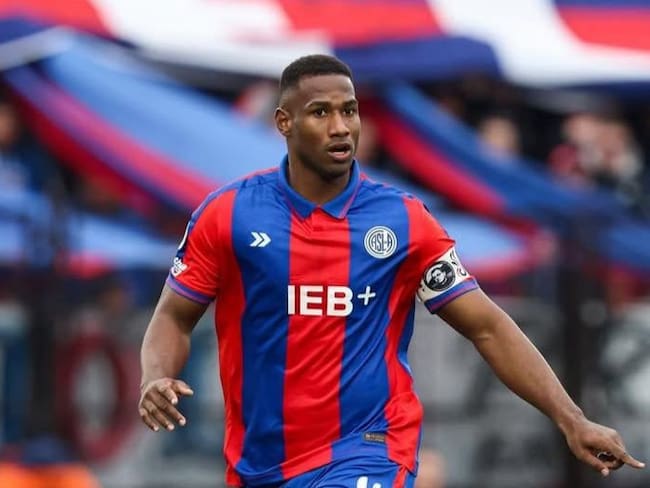 Johan Romaña defensa central de San Lorenzo de Almagro / @johan_espitia98