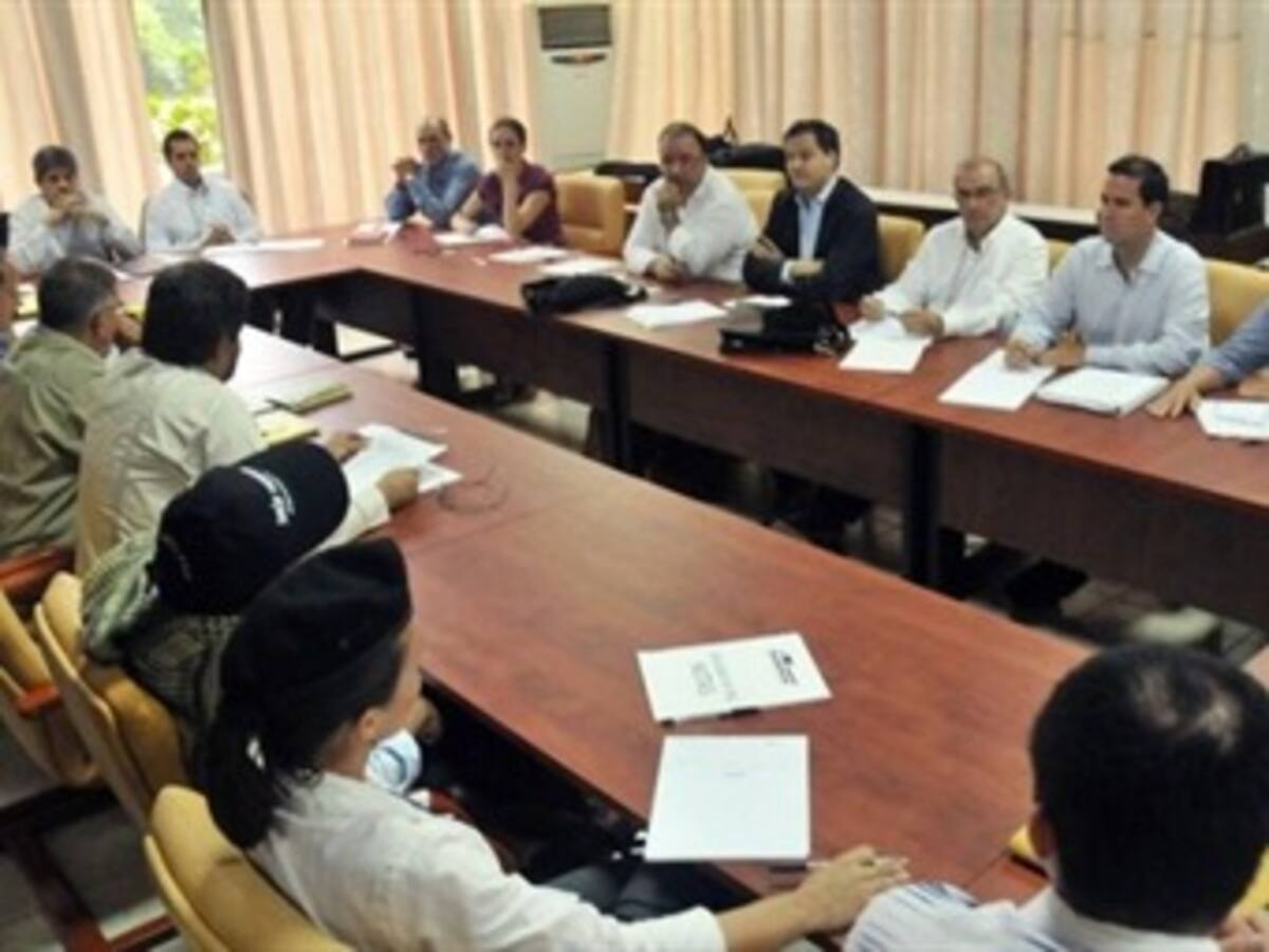 En medio de un ambiente positivo se reinician los diálogos de paz entre Gobierno y Farc