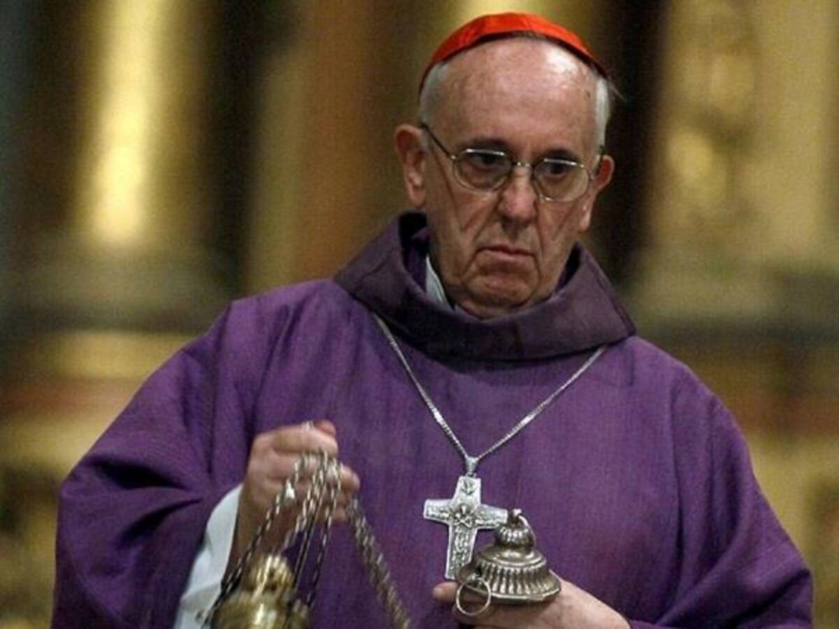 Luego de una gran actividad como sacerdote y profesor de teología, fue consagrado obispo titular de Auca el 20 de mayo de 1992, para ejercer como uno de los cuatro obispos auxiliares de Buenos Aires.