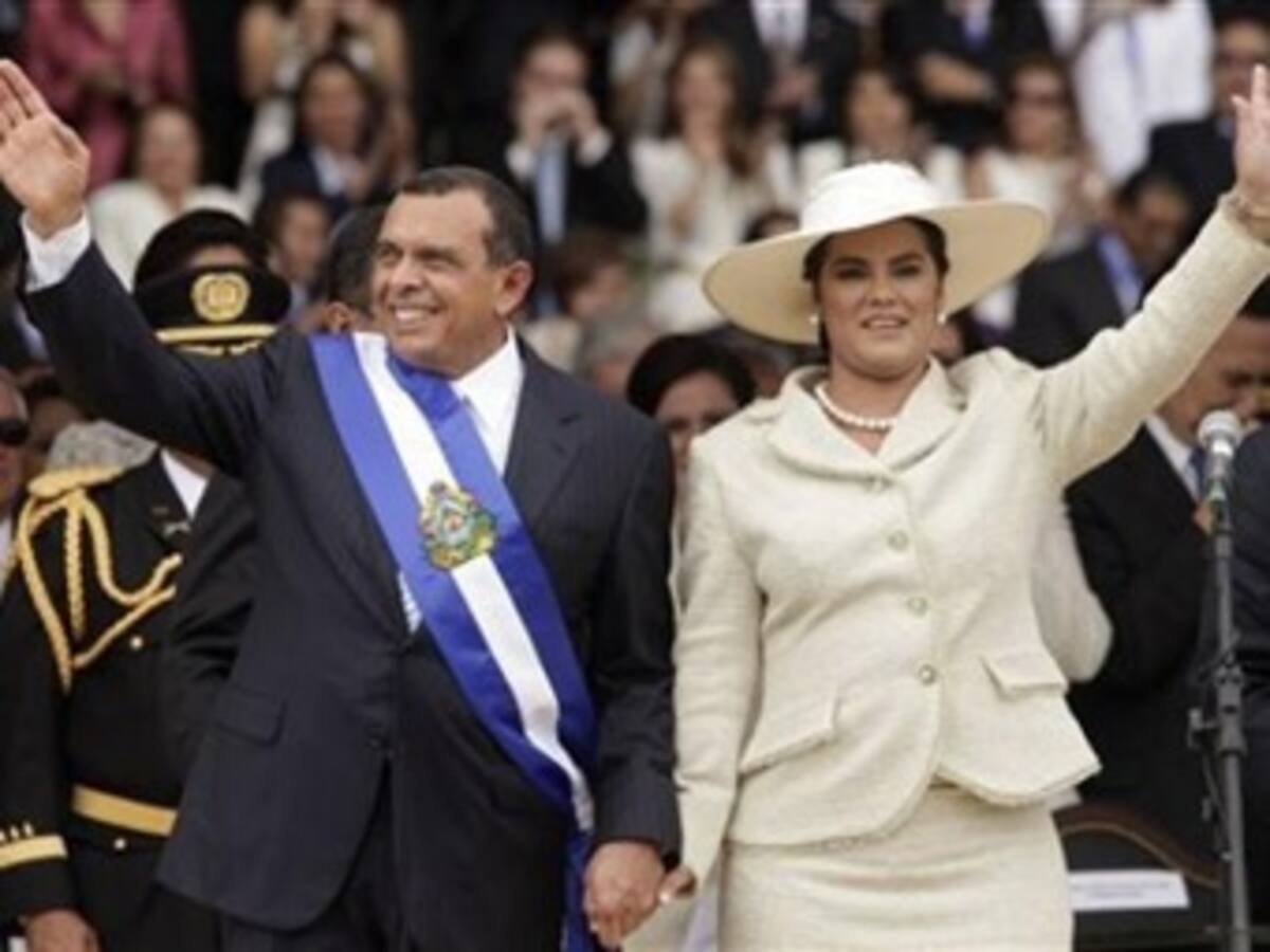 Presidente de Honduras acompañará su selección en el debut