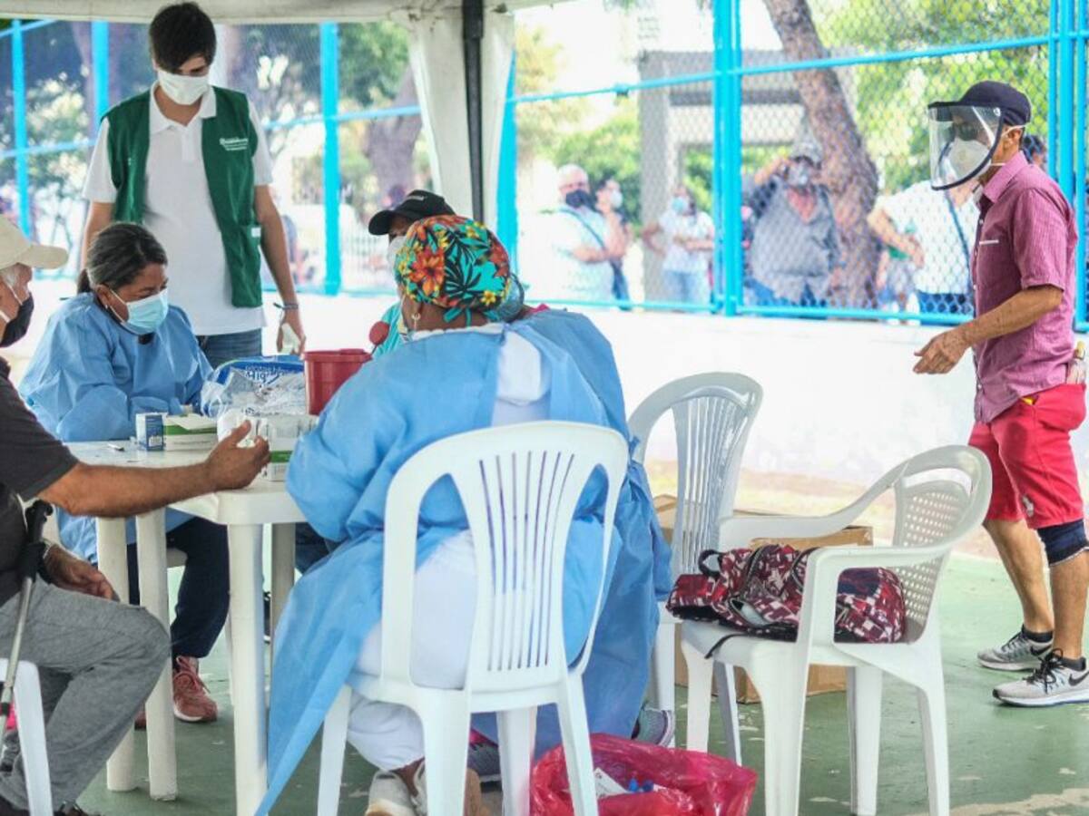 Cae positividad de pruebas COVID-19 al 15% en Barranquilla
