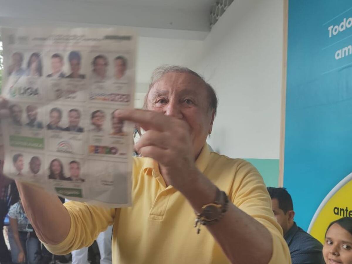 Ya votó el candidato presidencial Rodolfo Hernández