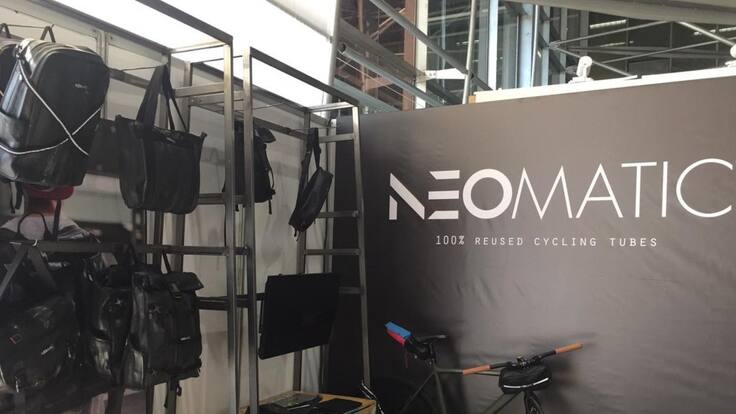 NeoMatic, el emprendimiento que recicla neumáticos para crear bolsos