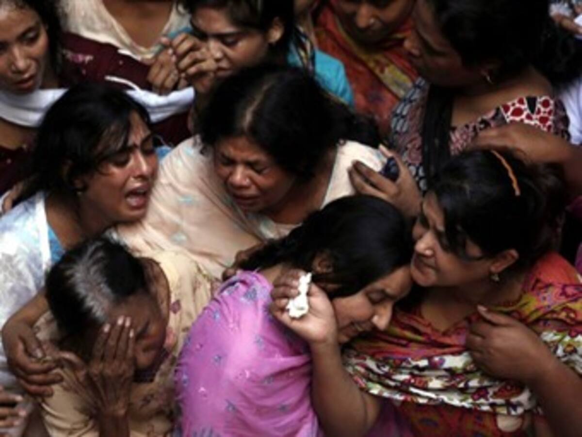 Terremoto causa al menos 250 muertos en el suroeste de Pakistán