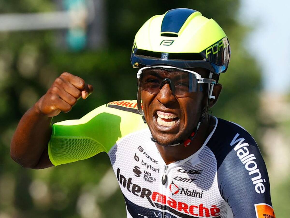 Biniam Girmay ganó la etapa 10 del Giro; Juan Pedro López no suelta la rosa