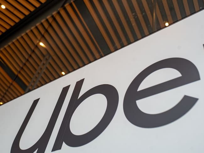 Notifican fallo que prohíbe Uber en Colombia a empresas de celulares