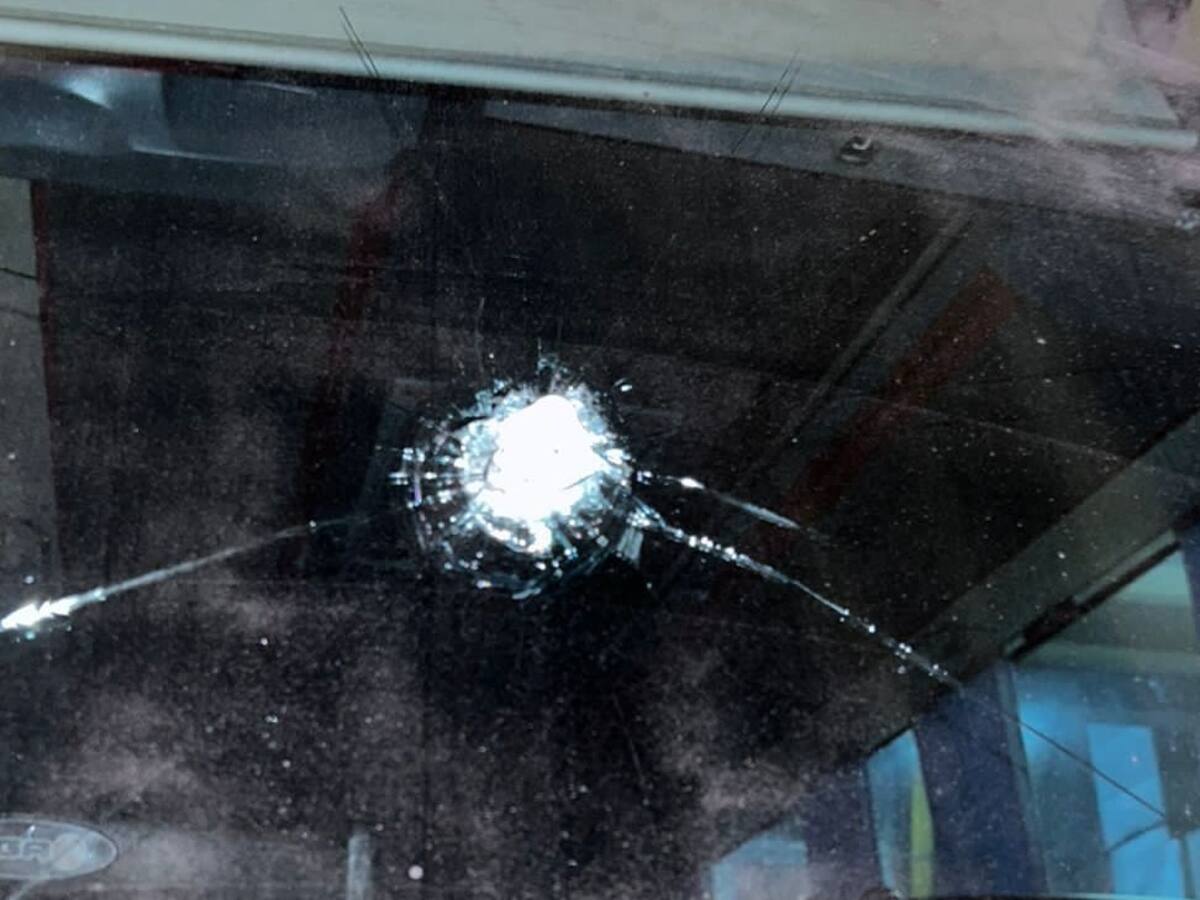 Bus de Millonarios fue atacado llegando al estadio Atanasio Girardot