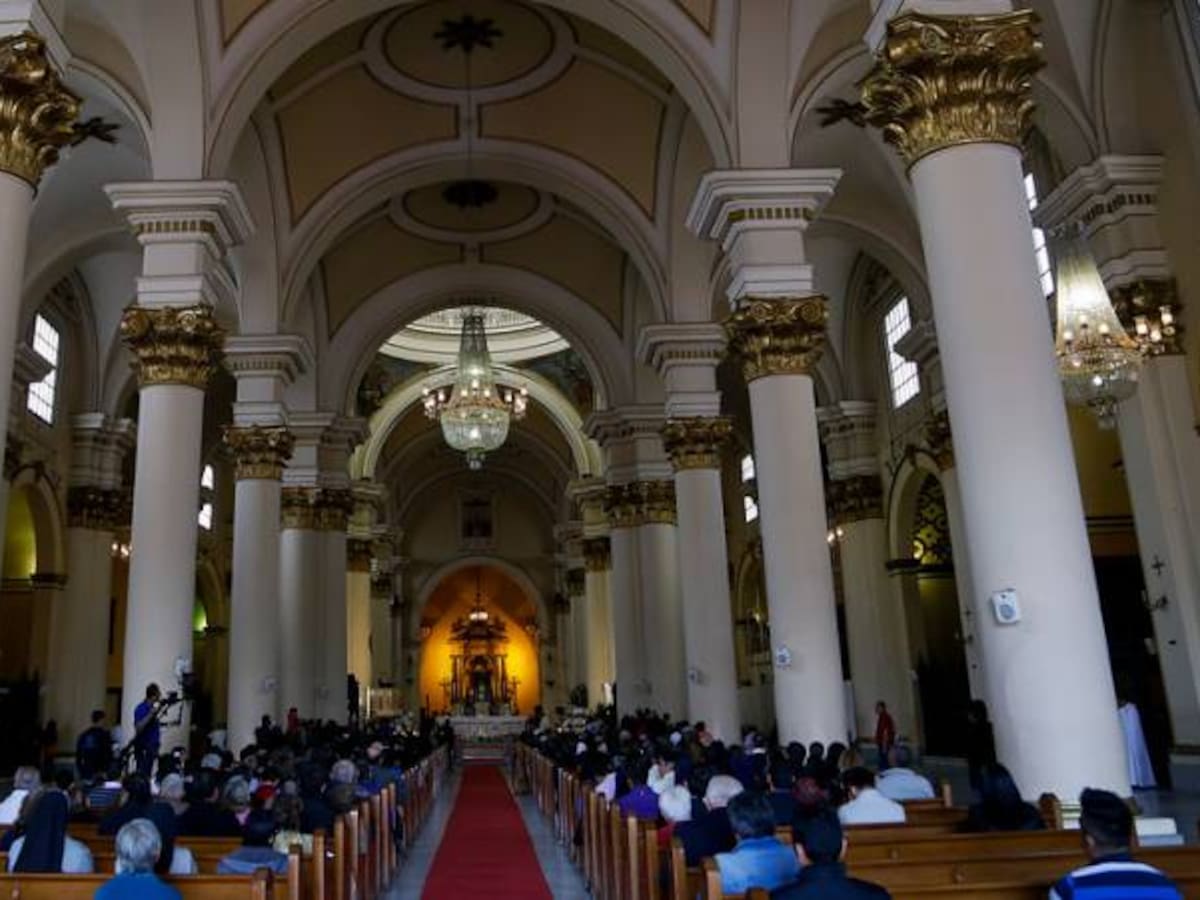 Profesora denuncia que fue obligada a asistir a misa Católica