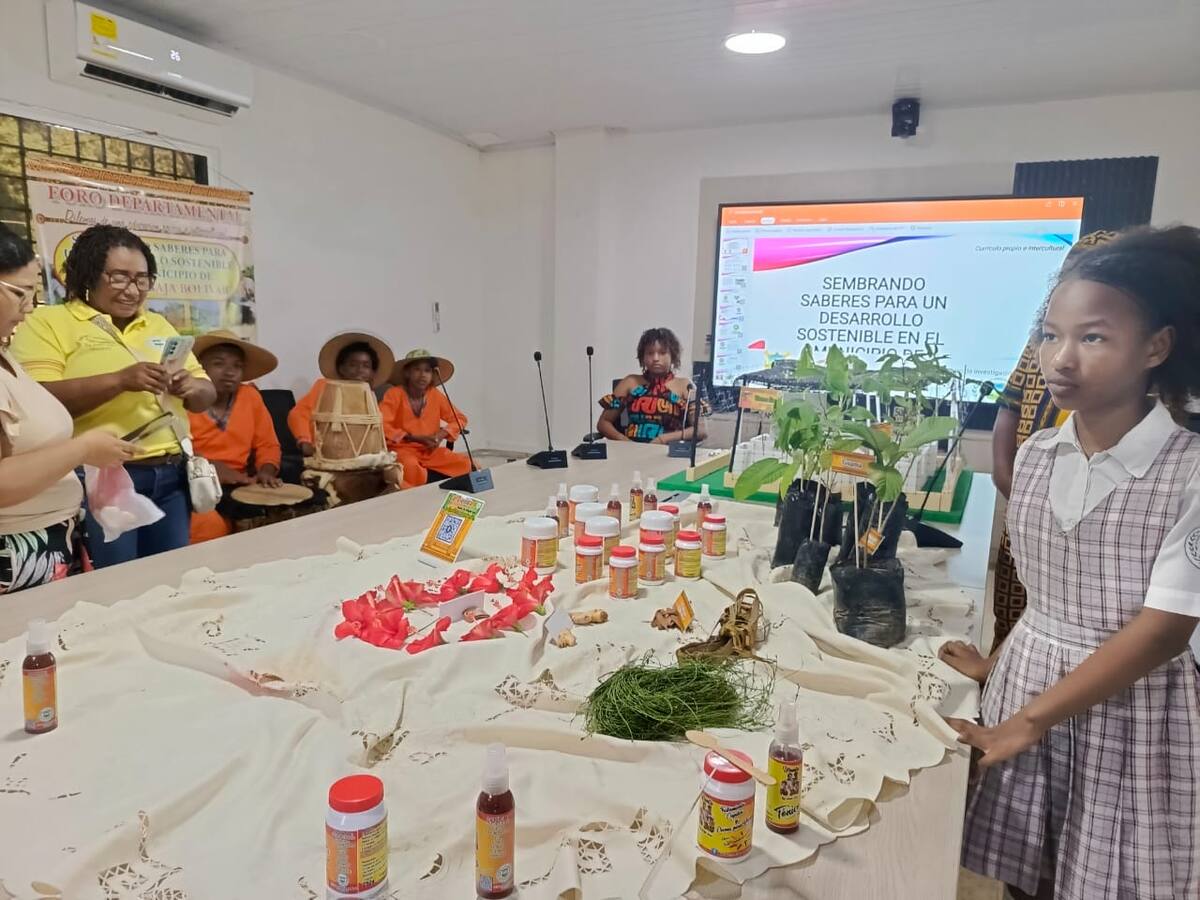 Con ponencia afro y ambiental, colegio de María La Baja participó en foro departamental