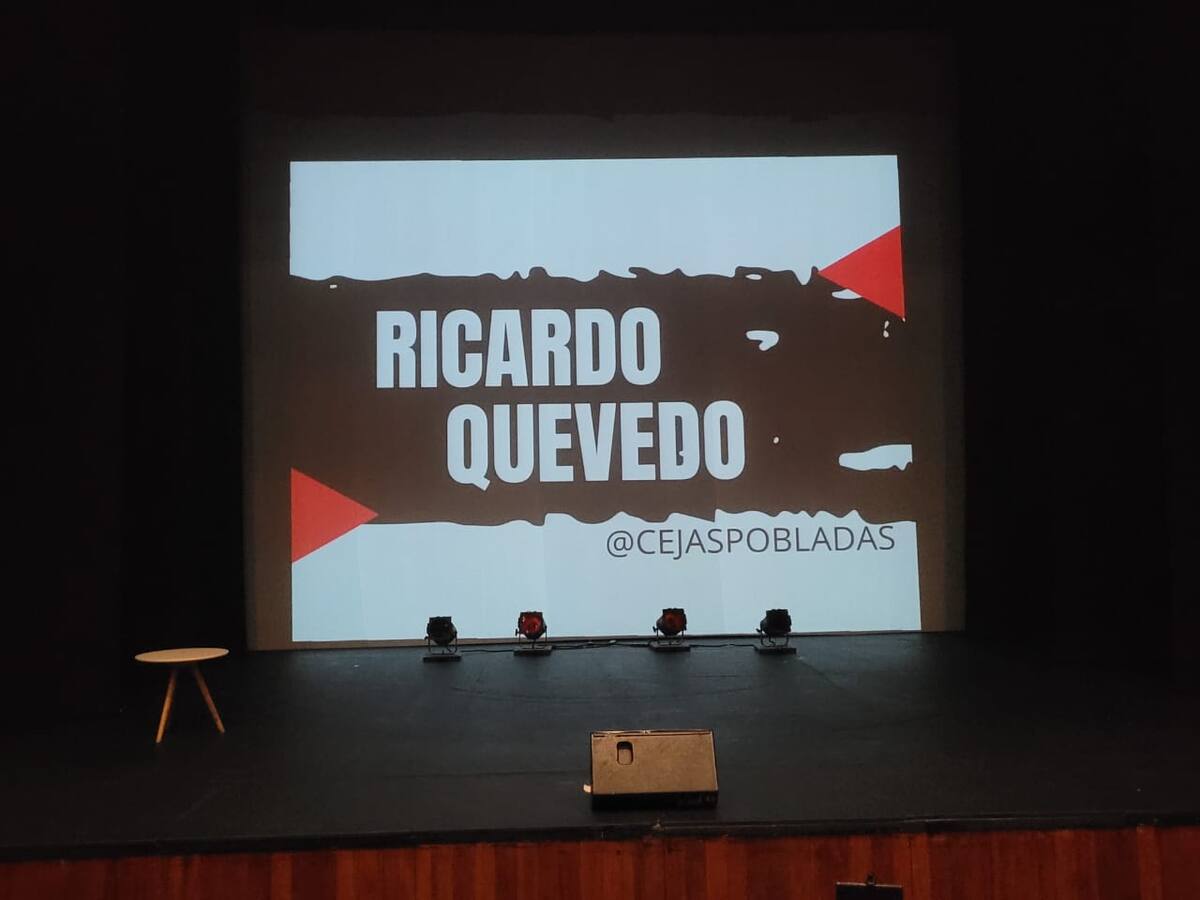 “De algo nos tenemos que morir…” el nuevo stand up de Ricardo Quevedo