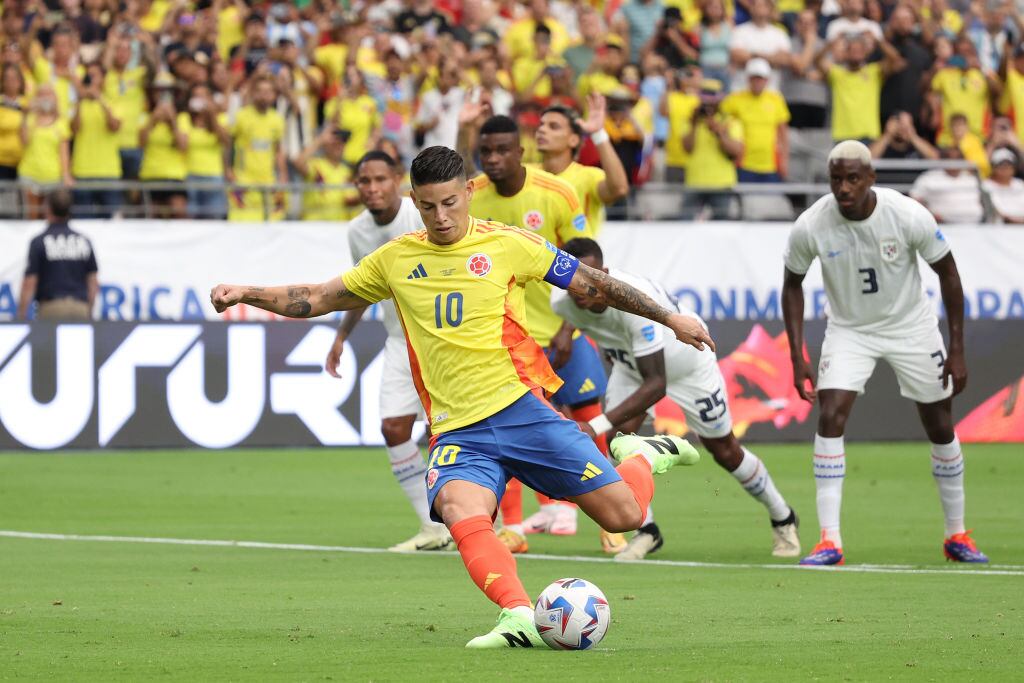 GLENDALE, ARIZONA - JULY 06: James Rodriguez of Colombia takes a penalty to score the team's second goal during the  CONMEBOL Copa America 2024 quarter-final match between Colombia and Panama at State Farm Stadium on July 06, 2024 in Glendale, Arizona. (Photo by Jamie Squire/Getty Images)