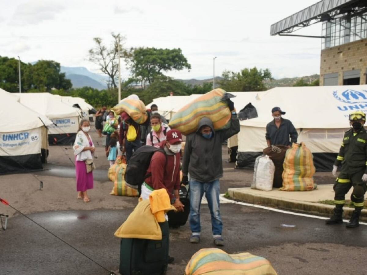 Autoridades demandan colaboración de Venezuela para paso de sus migrantes