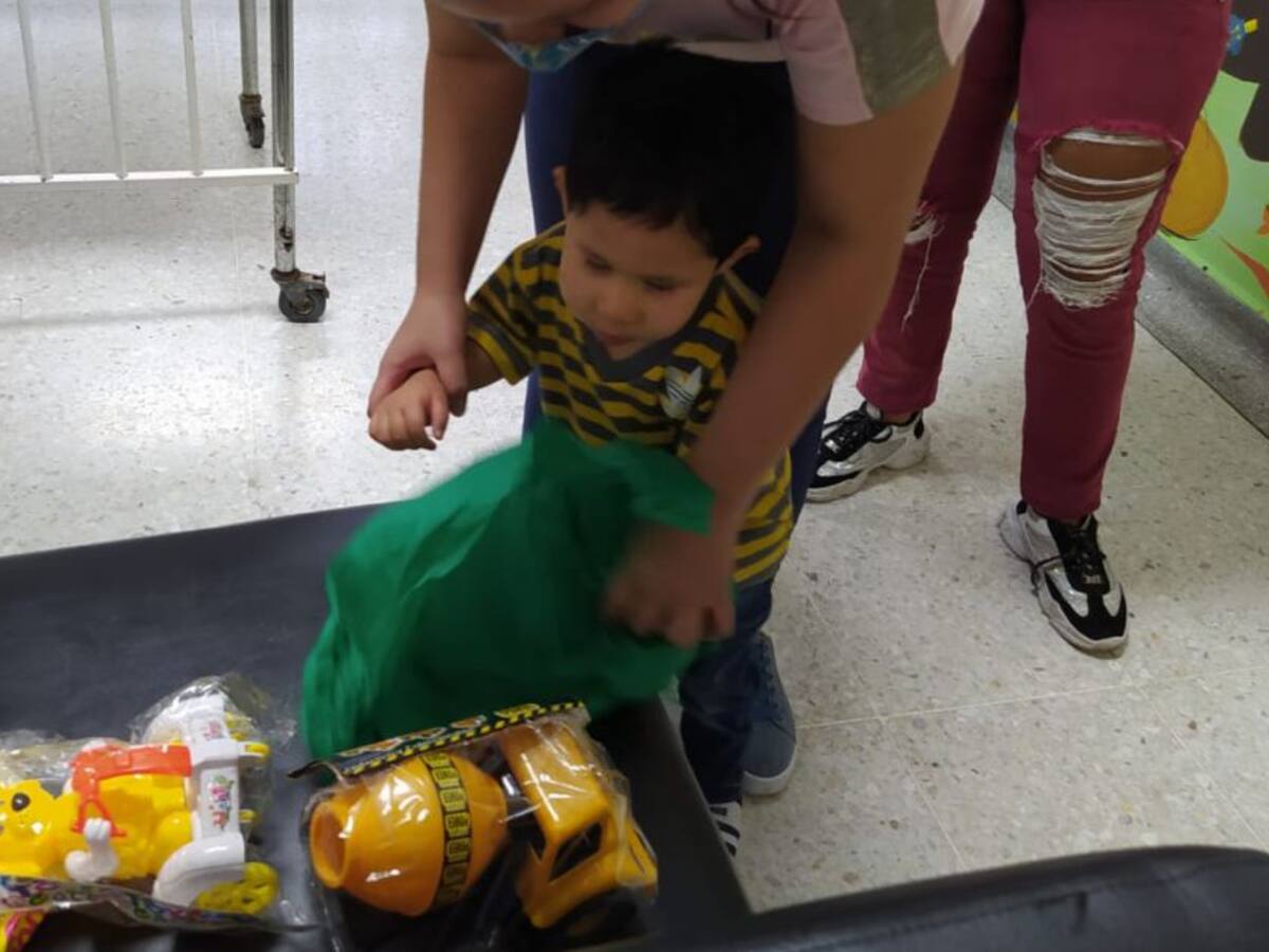 Niños hospitalizados en el San Juan de Dios recibieron regalos de navidad