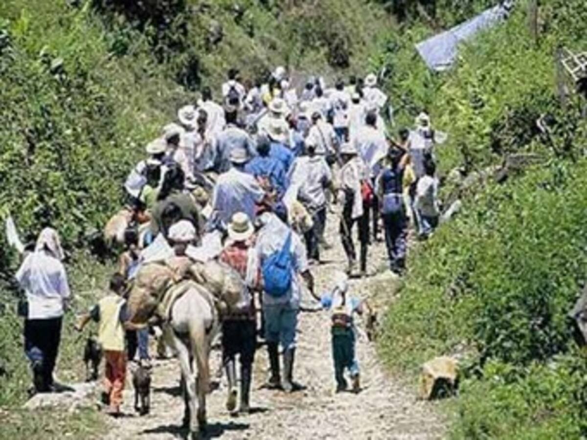 Hay que meterle el acelerador a la ley de tierras y a la ley de víctimas: Mininterior