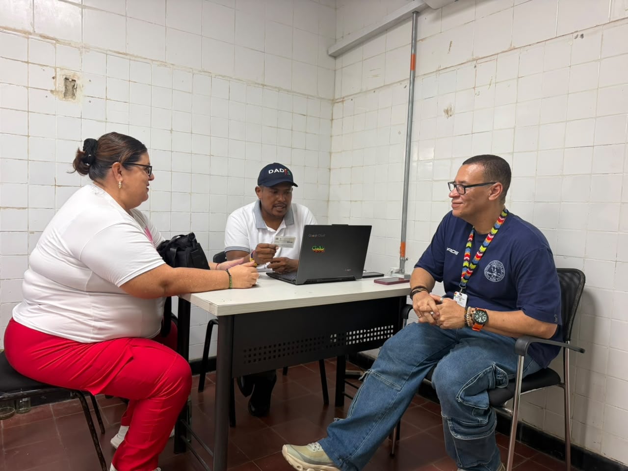 Migrantes venezolanos en Cartagena acudieron al llamado para actualizar el certificado de residencia