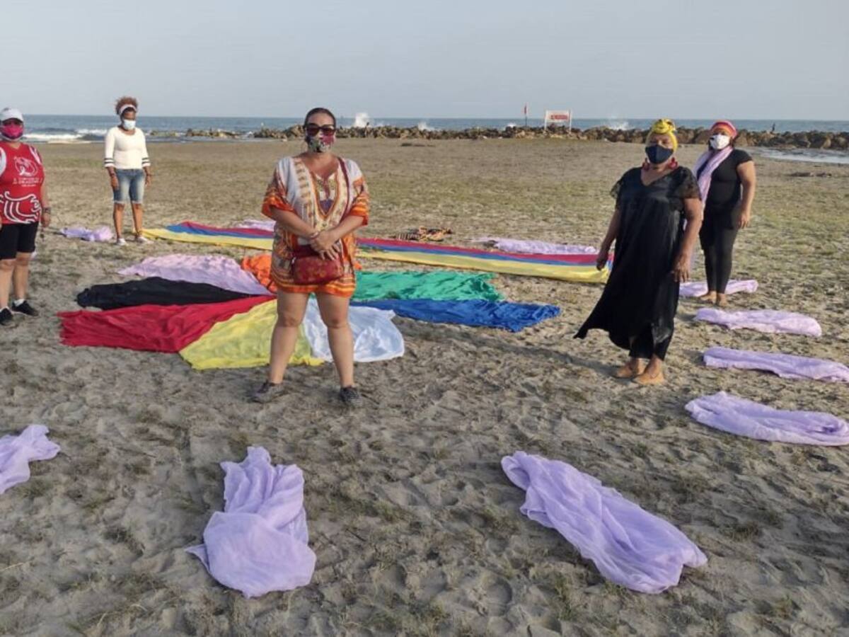 Minga de mujeres realizó ofrenda al mar en Cartagena