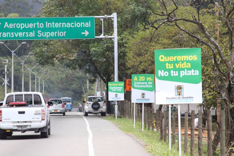 Campaña para evitar que conductores sean captados por cámaras de fotomulta. 