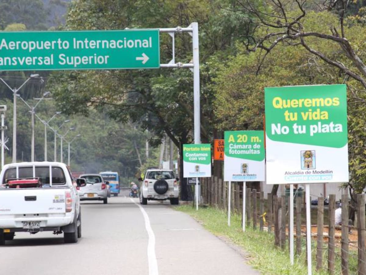 Con campaña, Alcaldía de Medellín invita a conductores a evitar fotomultas