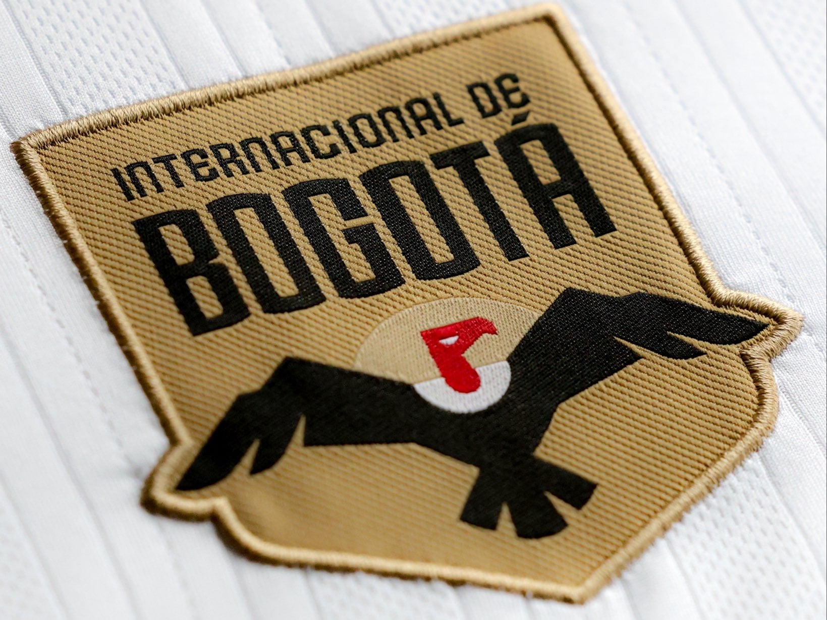 Camiseta oficial de Internacional de Bogotá / @InterBogOficial