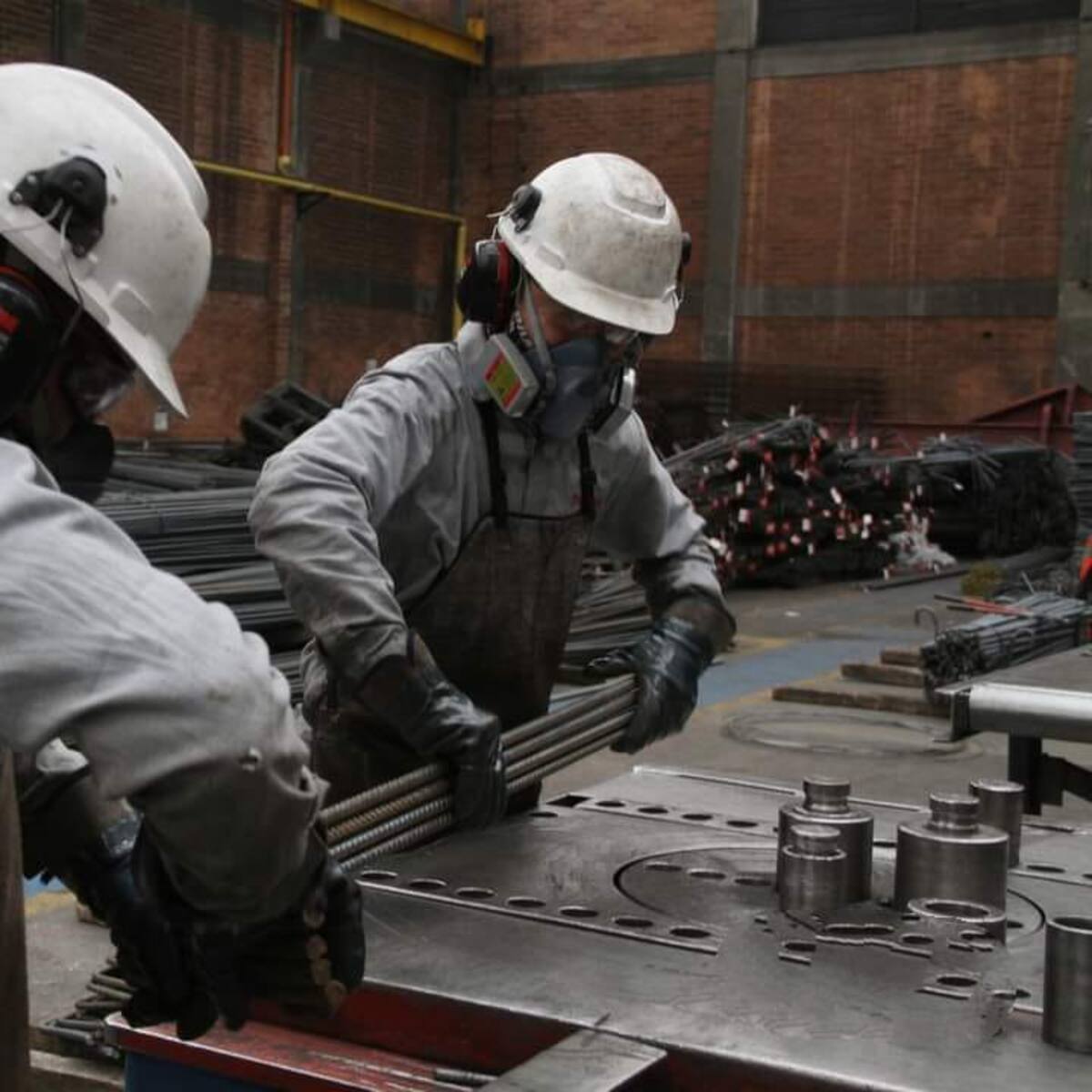 Gobierno firmó decreto que beneficia industria de acero colombiano